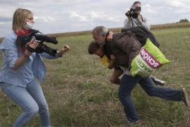 Kamermanka koja je šutirala migrante osuđena na tri godine uslovno