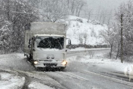 Preko Crnog vrha naizmjenično propuštanje teretnih vozila