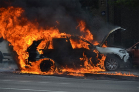 Eksplodirao automobil, muškarac iskrvario, žena bez noge