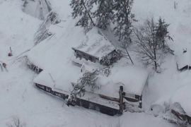 Italija: Ispod ruševina hotela pronađeno osam živih osoba (FOTO ...