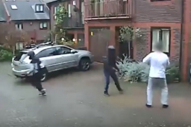 Nunčake mu nisu pomogle, ali komšija jeste (VIDEO)