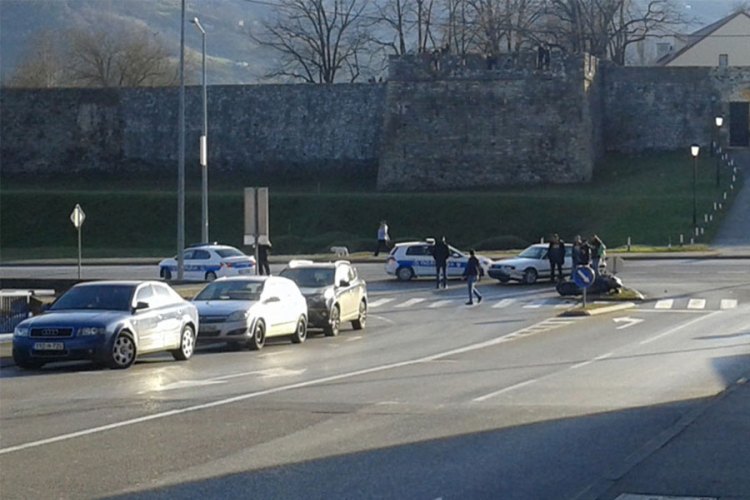U centru Banjaluke povrijeđen motociklista