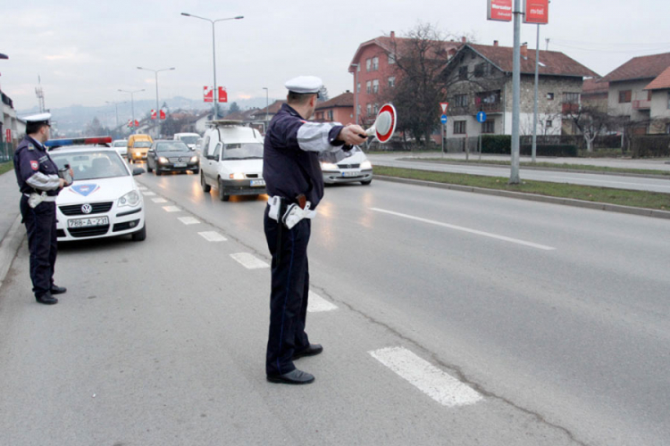 Od februara strože kazne za vozače i pješake
