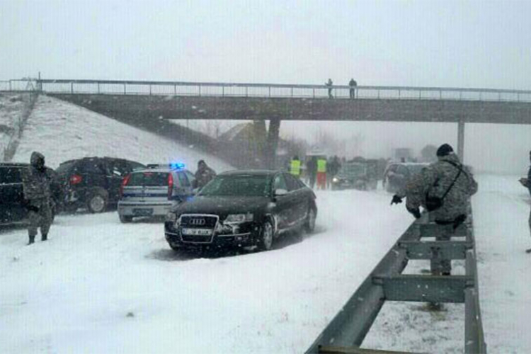 Kolaps kod Niša: U lančanom sudaru povrijeđeno 22 osobe (FOTO)