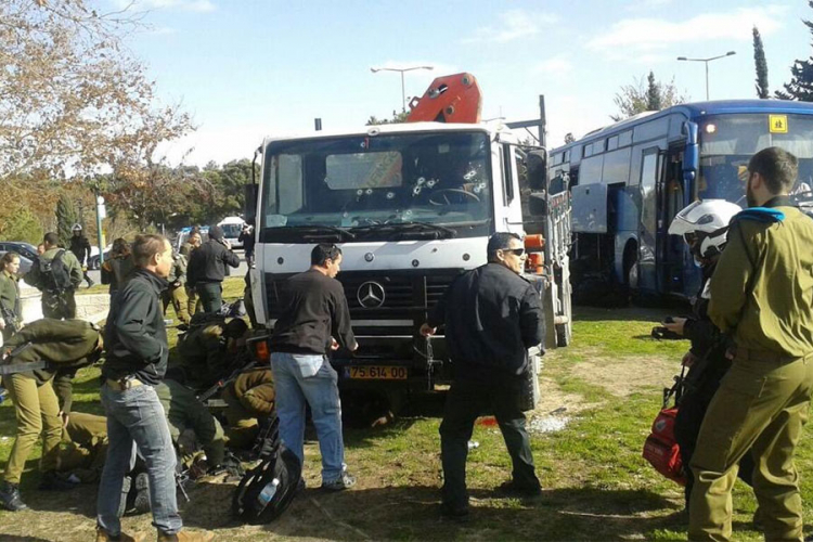 Napad u Jerusalimu: Kamionom gazio pješake, ima mrtvih (FOTO)