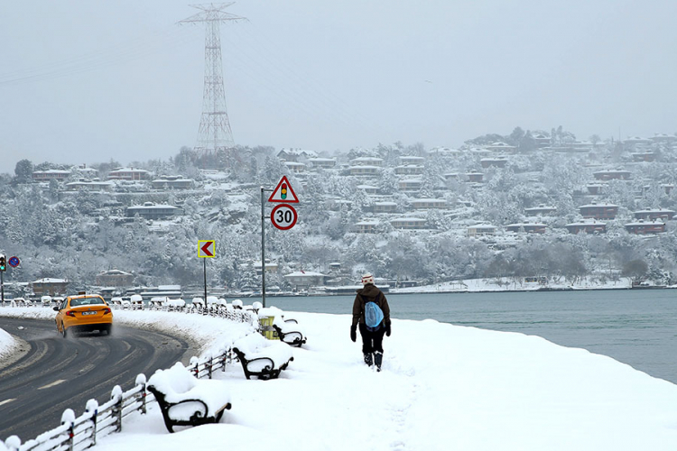 Pala nadstešnica džamije u Istanbulu, jedna osoba poginula