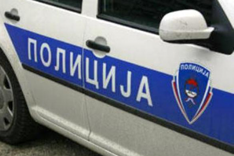 U slijetanju auta sa kolovoza teško povrijeđena žena