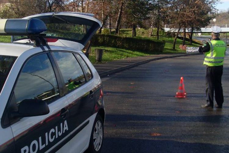 Teško povrijeđen pješak