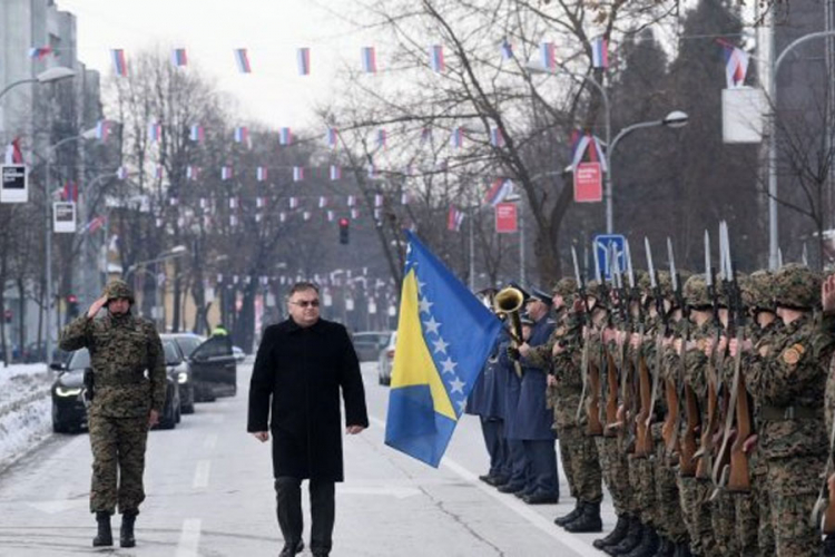 Ministarstvo odbrane BiH promijenilo mišljenje povodom učešća Oružanih snaga na proslavi Dana RS

