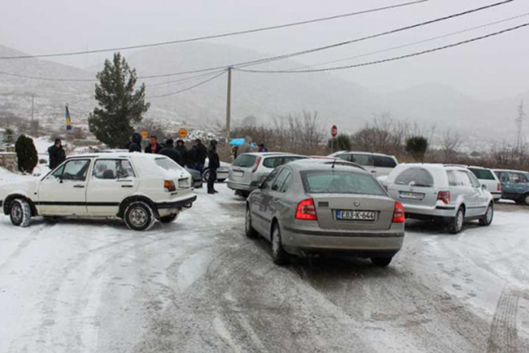 Sedam dana u Ravnom žive bez struje i vode