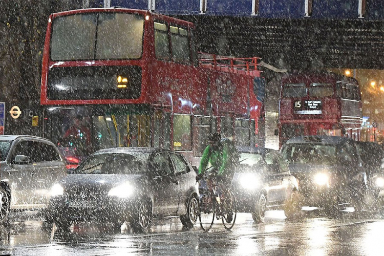 Velika Britanija: Hiljade ljudi evakuisano iz priobalnih područja