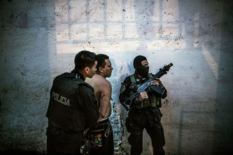 El Salvador bez ubistava 24 časa