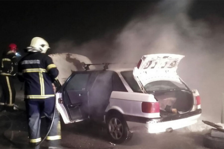 Prijedor: Audi se zapalio tokom vožnje