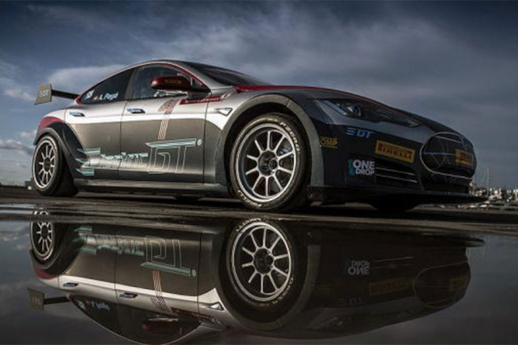 Trkački Tesla S: Od 0 do 100 km/h za 2,1 s