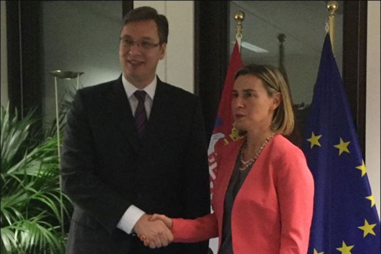 Vučić sa Mogerinijevom: Duge cevi na Kosovu ništa ne rešavaju