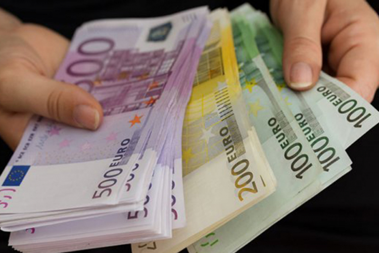 Dijaspora poslala skoro 350 miliona evra