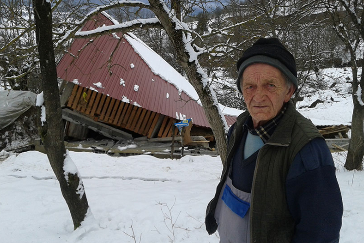 Foča klizište "progutalo" dvije štale