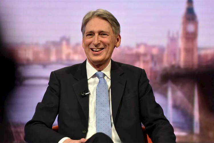 Hamond: Za Brexit kriv Toni Bler i migranti iz istočne Evrope