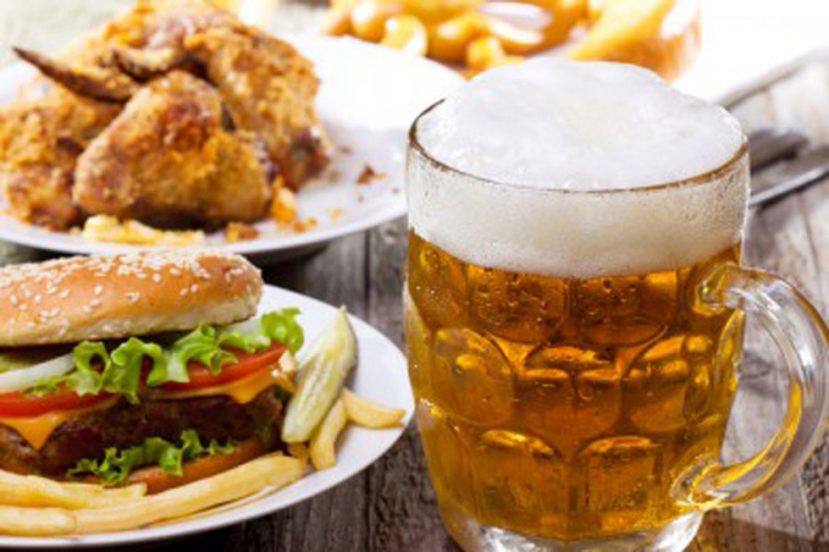 Evo zašto morate jesti kada pijete alkohol
