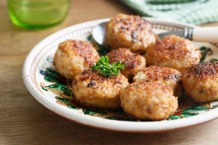 Mesne kuglice sa paprikom i krompirom