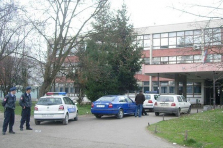 Đaci nasamarili profesora koji im je slao svoje nage fotografije