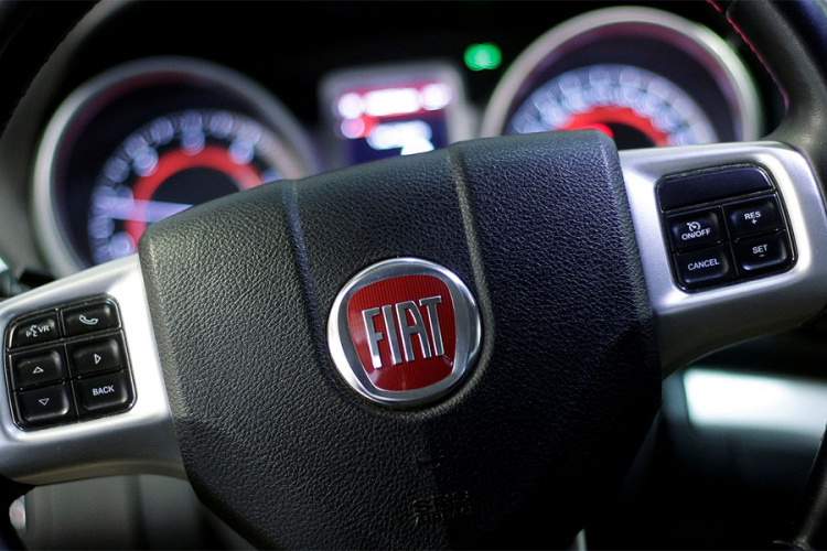 Fiat planira da prepolovi dug
