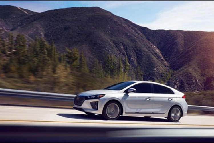 Hyundai Ionic sa tri sistema

