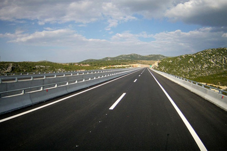 "Autoput ubija život u ovom kraju" (FOTO)