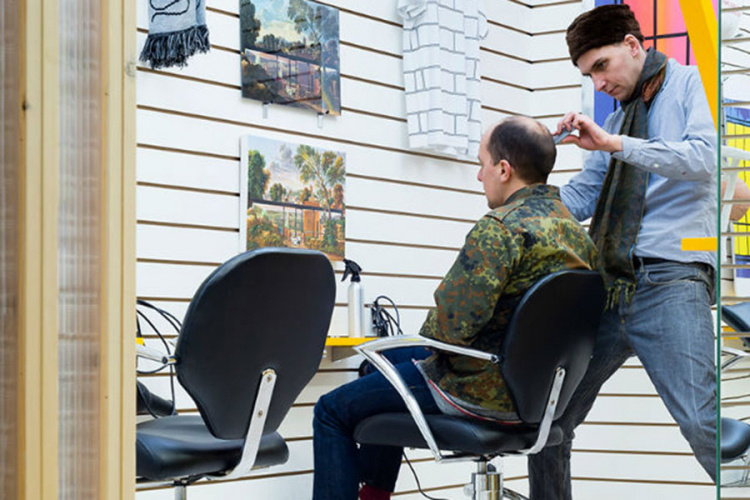 Galerija i frizerski salon u jednom