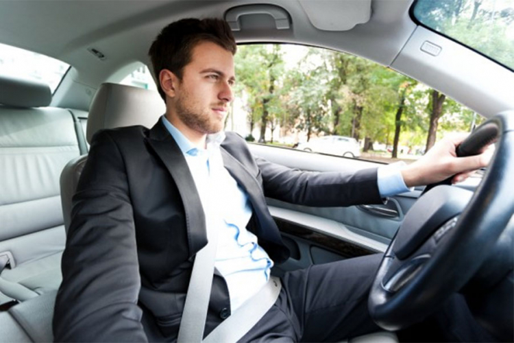 Osam stvari koje muškarac treba da ima u svom automobilu