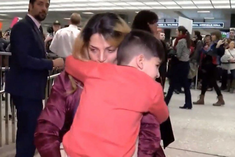 Policija na aerodromu u Vašingtonu uhapsila petogodišnjeg dječaka (VIDEO)