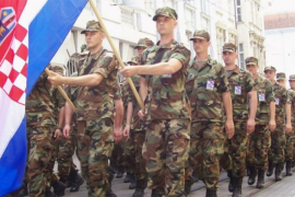 Hrvatska pred srednjoškolce stavila upitnik o vojnom roku