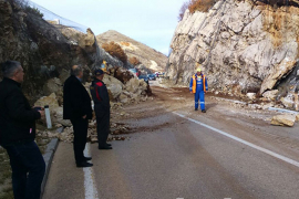 Zbog odrona blokiran put Trebinje - Herceg Novi 