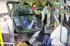 Kamere snimile stravičnu nesreću: Putnici "letjeli" po autobusu ...