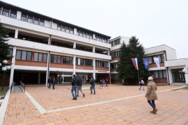 Profesori pijani drže nastavu?