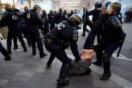 Pariz:Dva policajca povrijeđena u sukobima sa demonstrantima