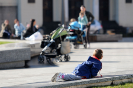 Ostavljaju i tromjesečnu bebu zbog posla