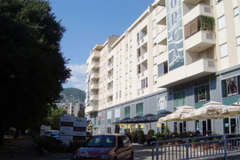  Zapaljena zastava BiH na zgradi zajedničkih institucija u Mostaru