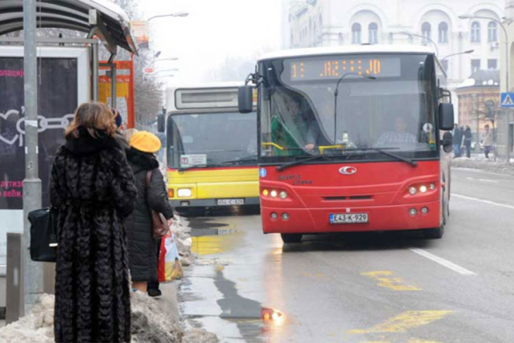 Banjaluka: Vozio autobus otvorenih vrata na -10 (VIDEO)