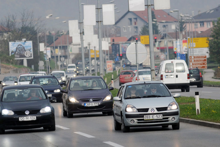 Teško do kazne za domaće vozače u stranim vozilima