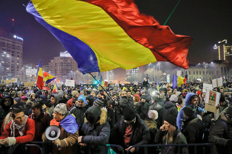 Rumuni ponovo na ulicama, Bukurešt "gori" (FOTO, VIDEO)