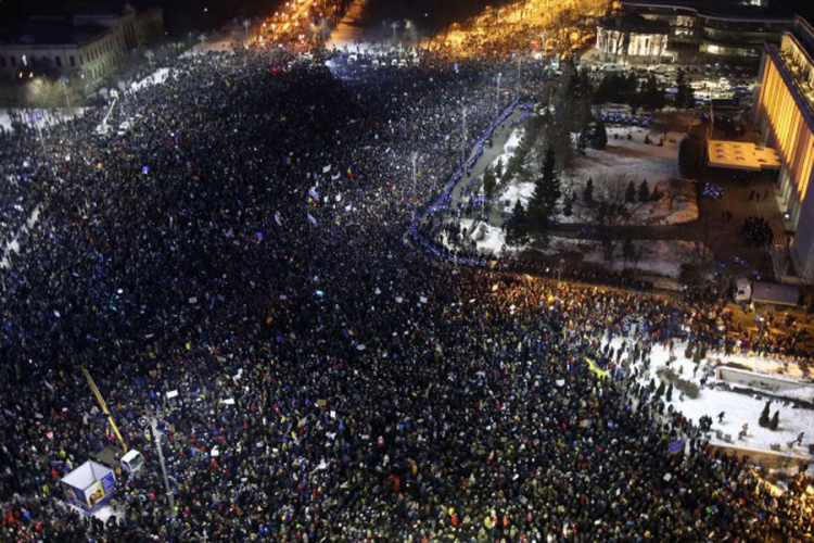Protesti urodili plodom: Vlada Rumunije povlači sporni zakon