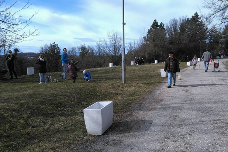 Banjalučani koriste lijepo vrijeme, sunce izmamilo građane na Banj brdo (FOTO)