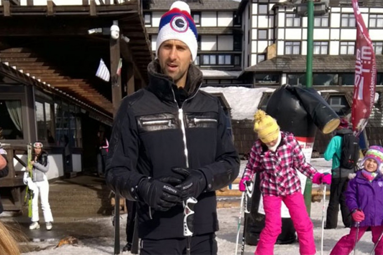 Đoković uživa sa braćom na skijanju (VIDEO)
