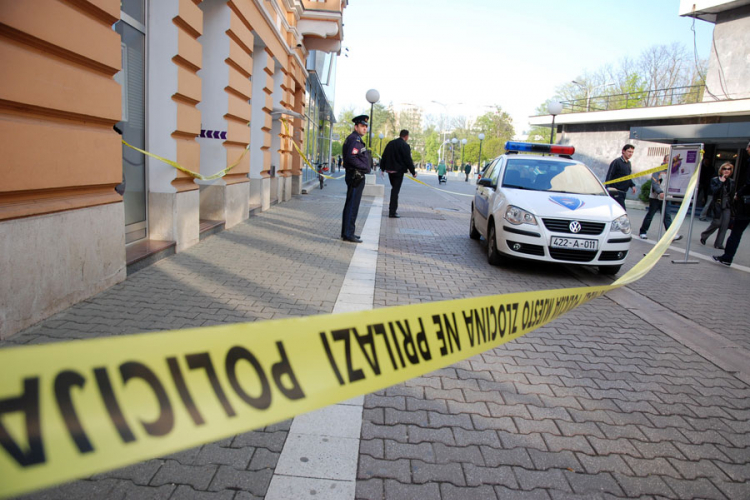 Bivši sudski policajac u kolu sa žestokim kriminalcima