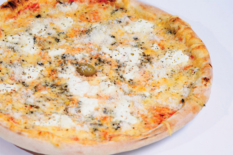 Pizza s četiri vrste sira