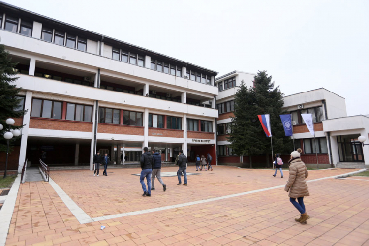 Profesori pijani drže nastavu?
