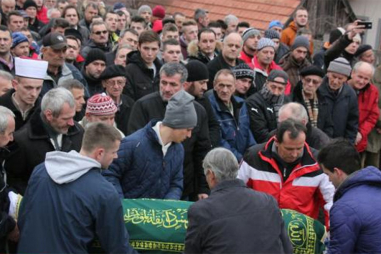 Zenica obavijena velikom tugom: Sahranjeni mladići koje je progutala hladna Lašva (FOTO)