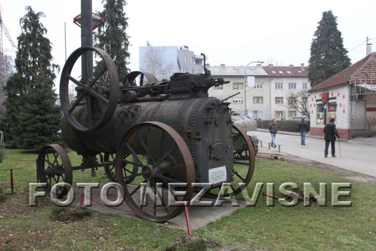 Vandalizam u dvorištu Muzeja RS (FOTO)