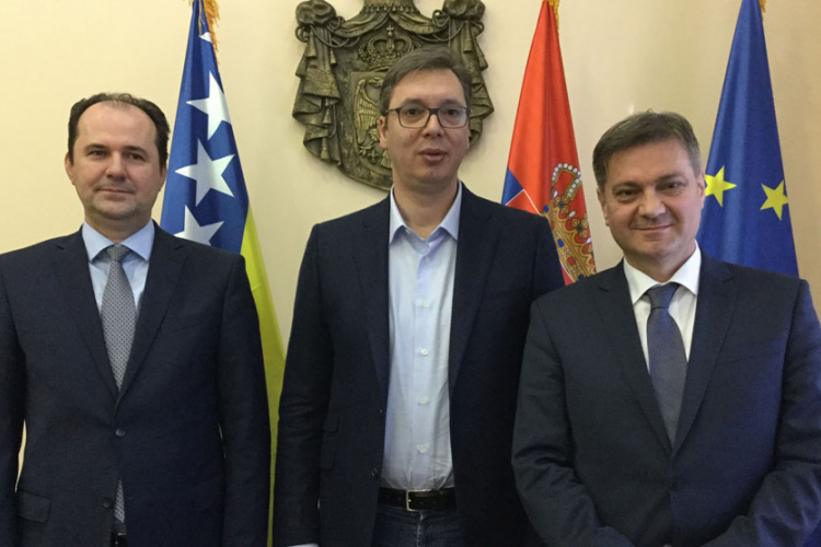 Sva pitanja rješavati političkim dijalogom